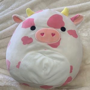 Valentine’s cow Squishmallow